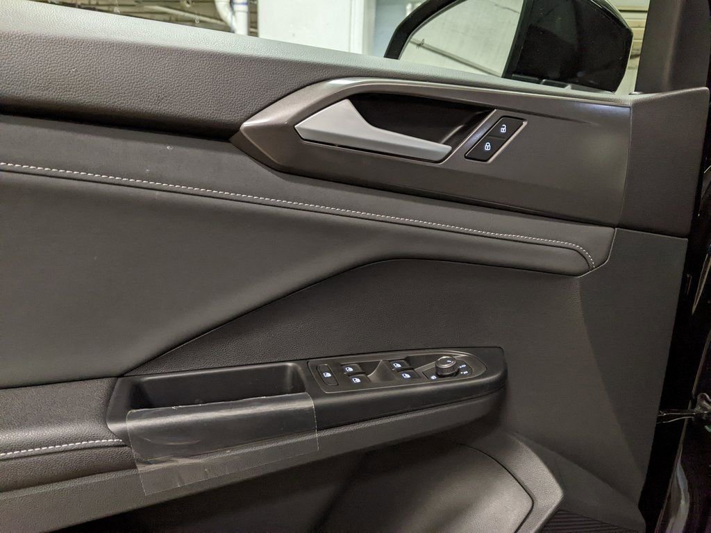 New 2026 Volkswagen Taos SE FWD image 10