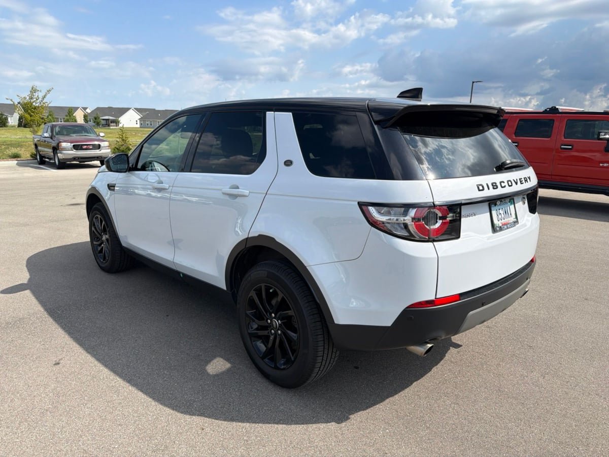 Used 2017 Land Rover Discovery Sport SE AWD/4WD image 4