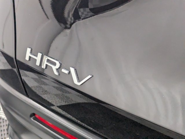 Used 2025 Honda HR-V LX image 9