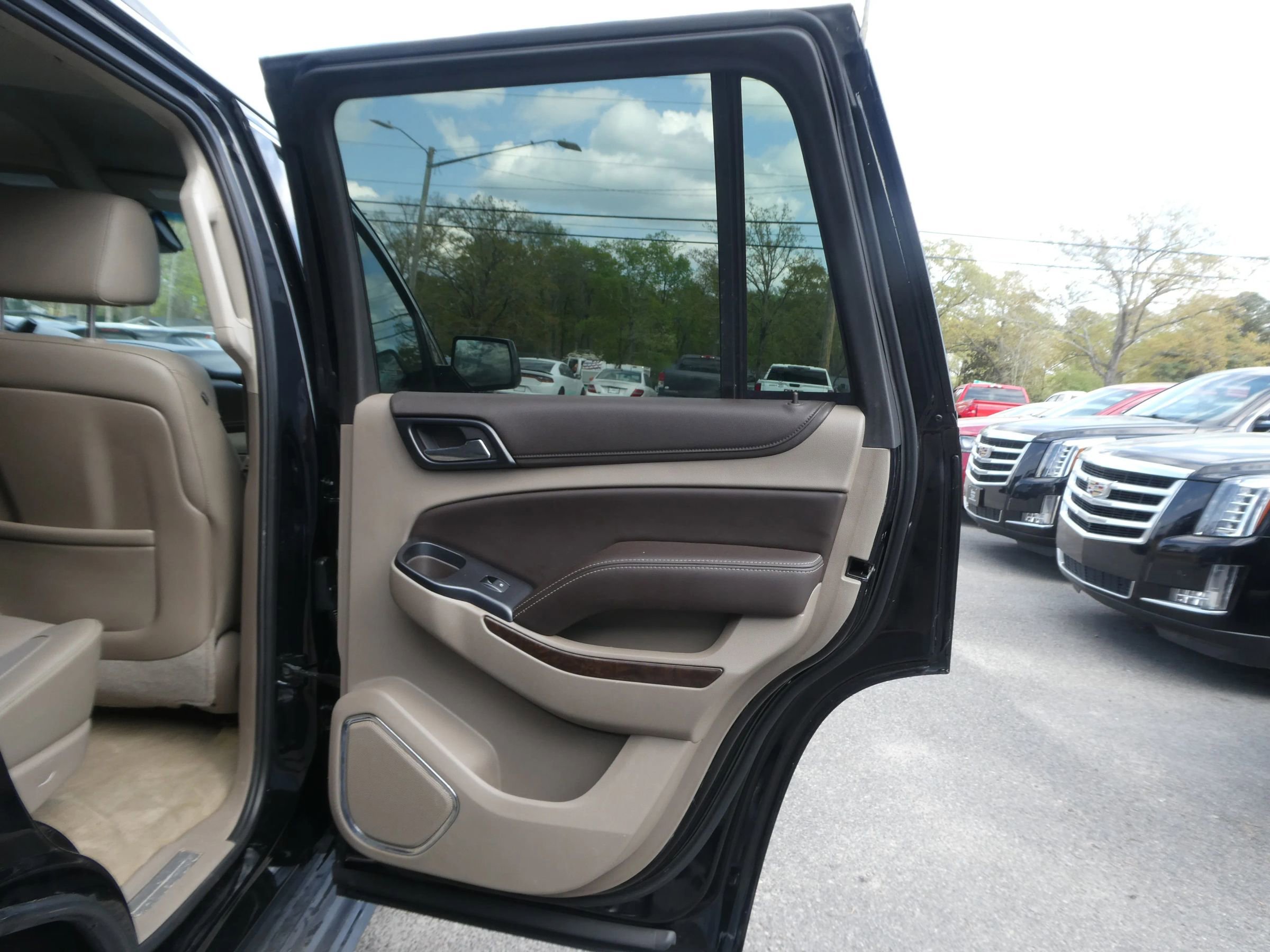 Used 2015 Chevrolet Tahoe LT image 24