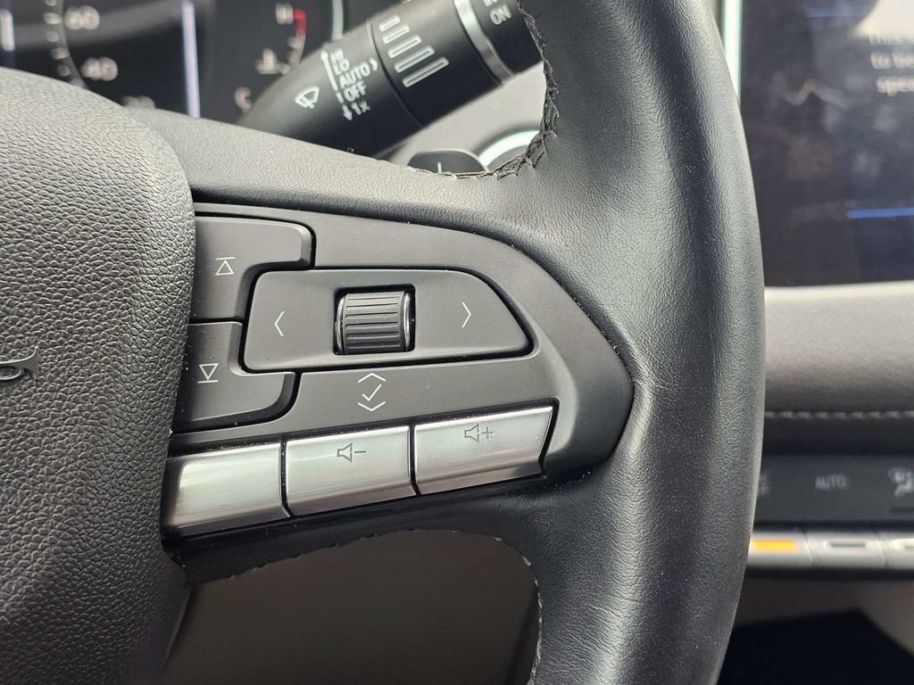 Used 2023 Cadillac XT4 Premium Luxury FWD image 25