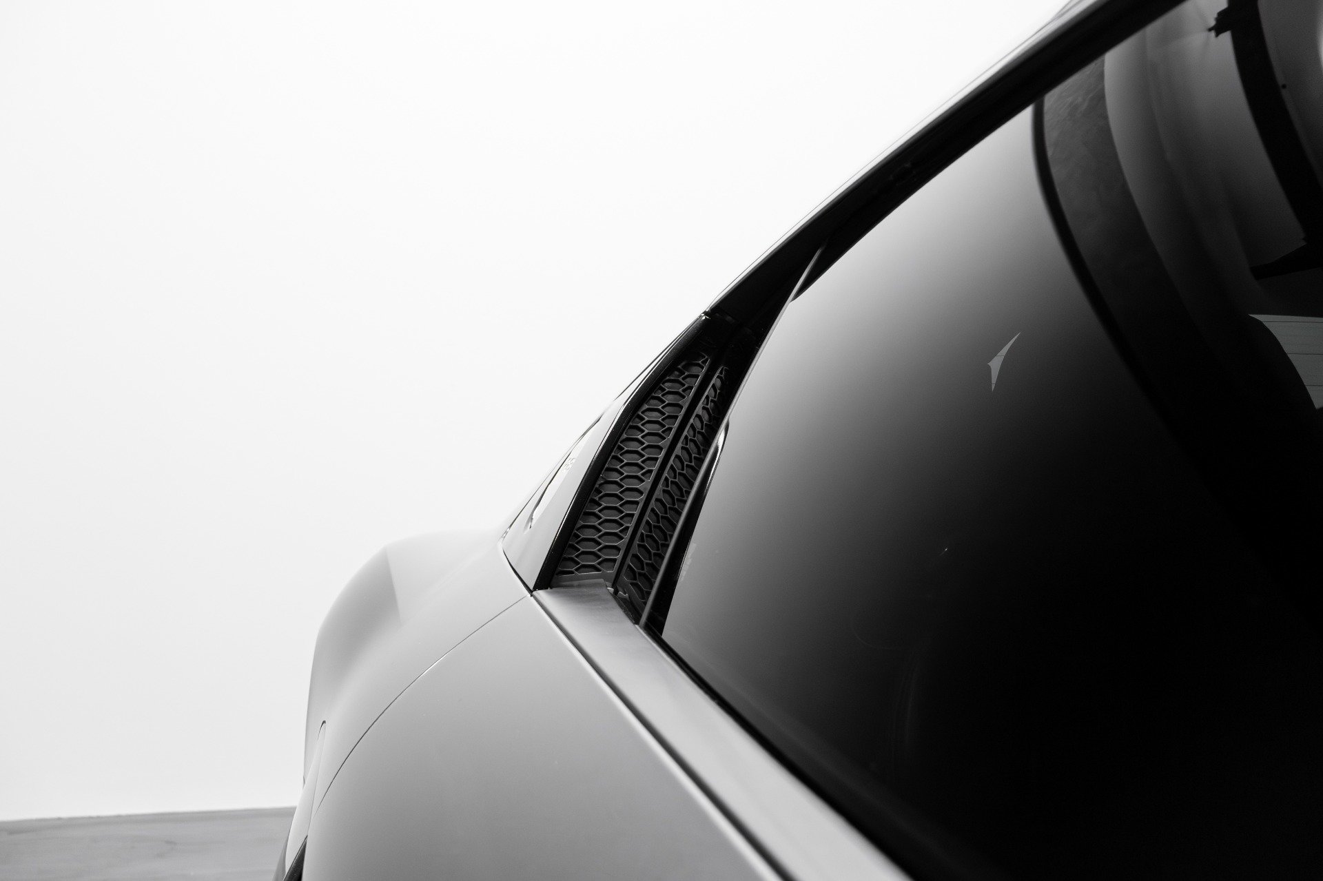 Used 2018 Audi R8 V10 w/ Premium Package image 42