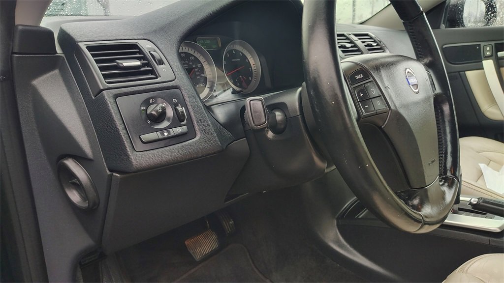 Used 2013 Volvo C70 T5 w/ Climate Pkg image 10