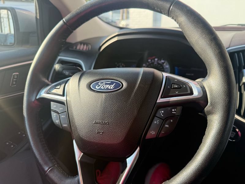 Used 2023 Ford Edge SEL AWD/4WD image 45