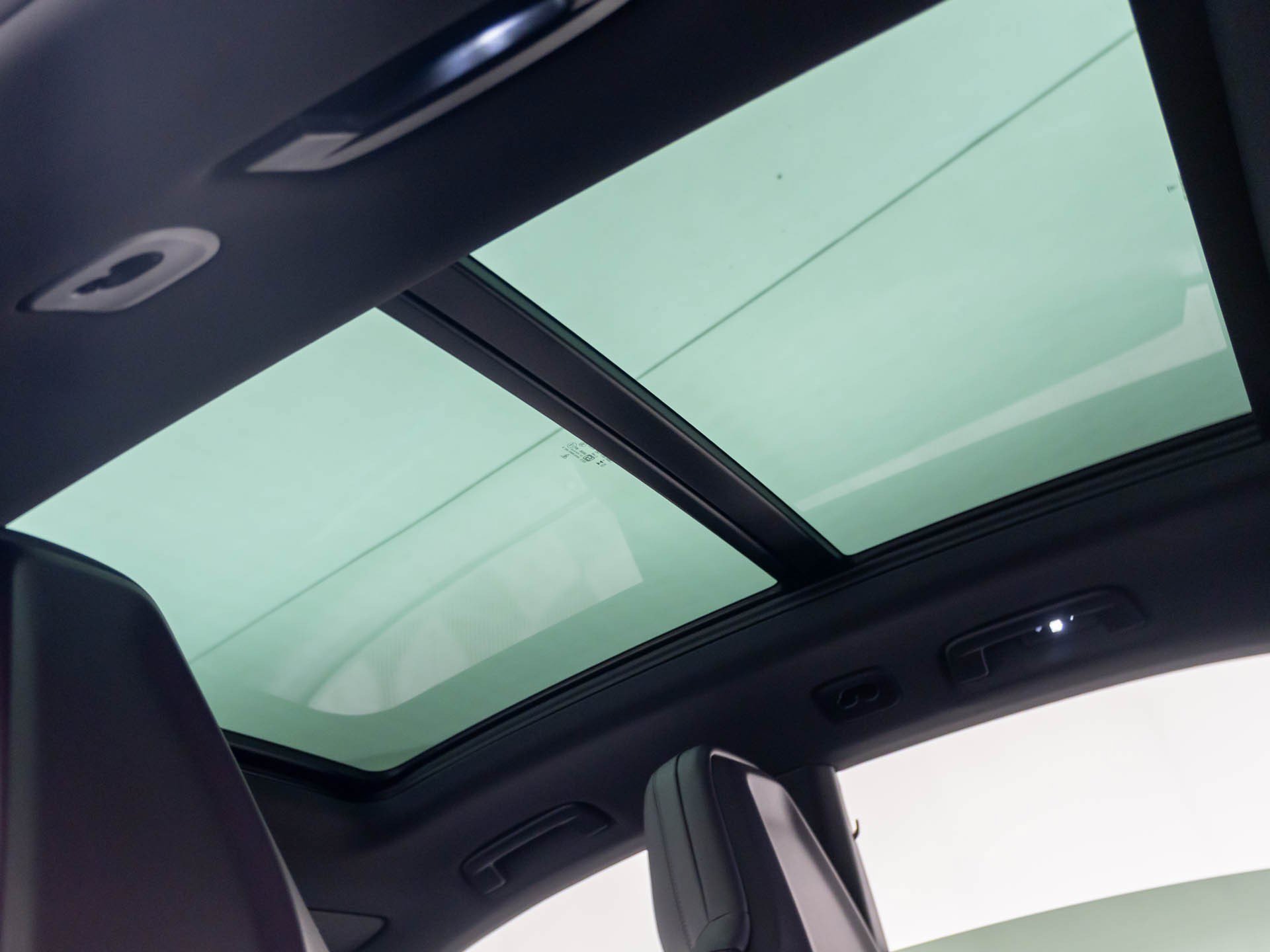 New 2026 Porsche Macan 4 Electric AWD/4WD image 18