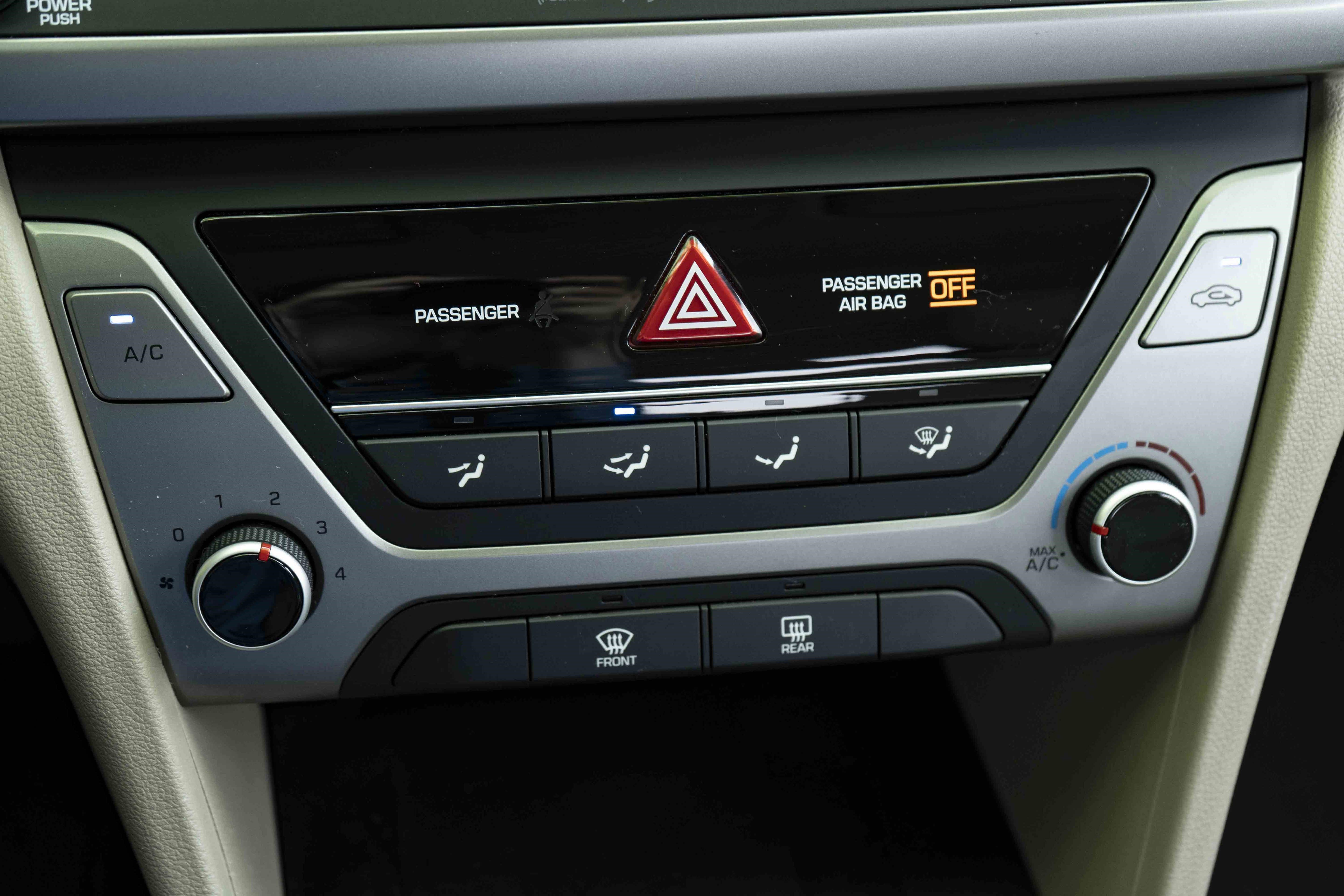 Used 2017 Hyundai Elantra SE image 30