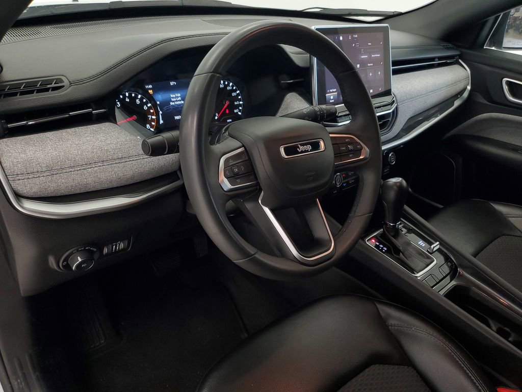 Used 2023 Jeep Compass Latitude AWD/4WD image 11