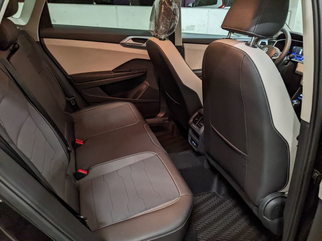New 2026 Volkswagen Taos SE FWD image 24