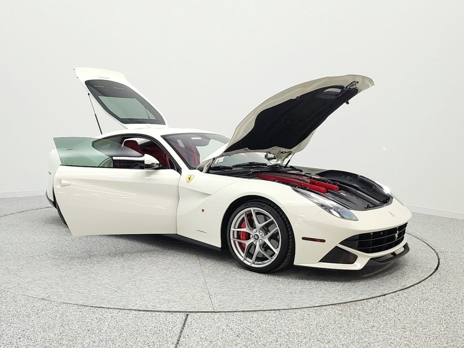 Used 2016 Ferrari F12 Berlinetta image 22