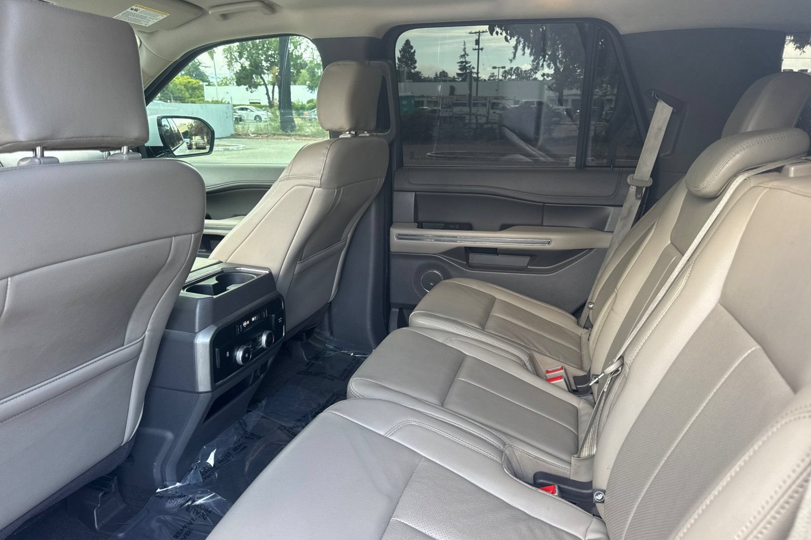 Used 2020 Ford Expedition XLT w/ Equipment Group 202A AWD/4WD image 12