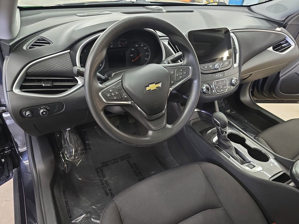 Used 2023 Chevrolet Malibu LT FWD image 16