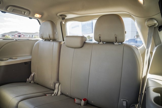 Used 2020 Toyota Sienna XLE image 34