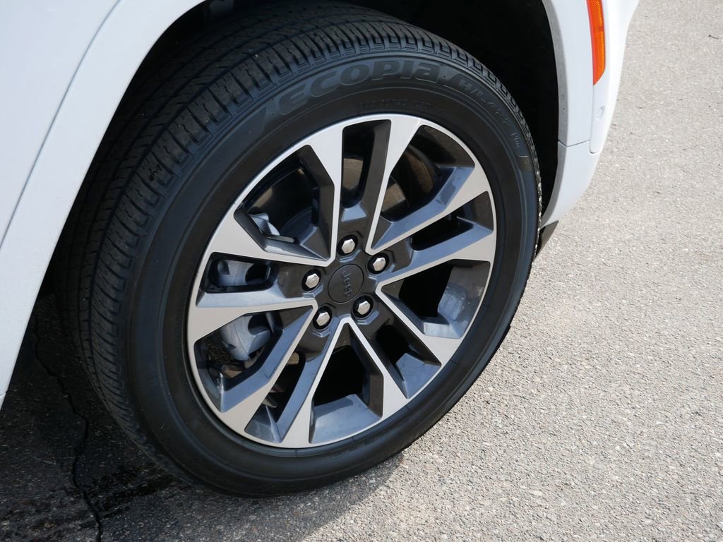 Used 2023 Jeep Grand Cherokee Overland image 9