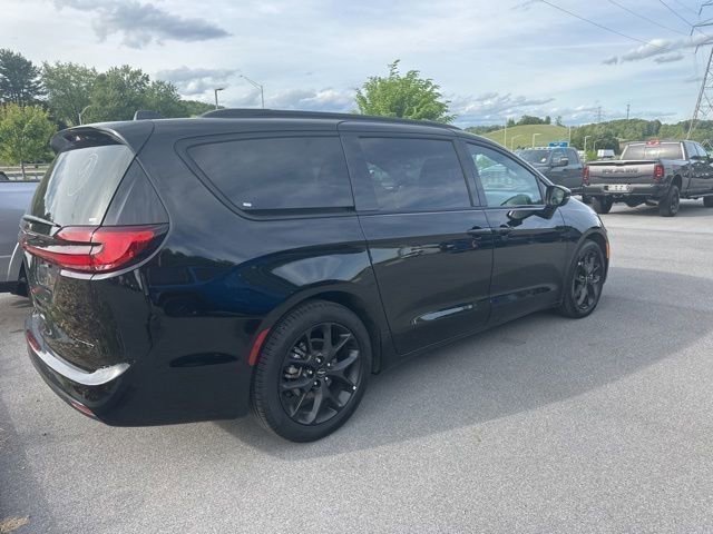 Used 2025 Chrysler Pacifica Limited FWD image 17