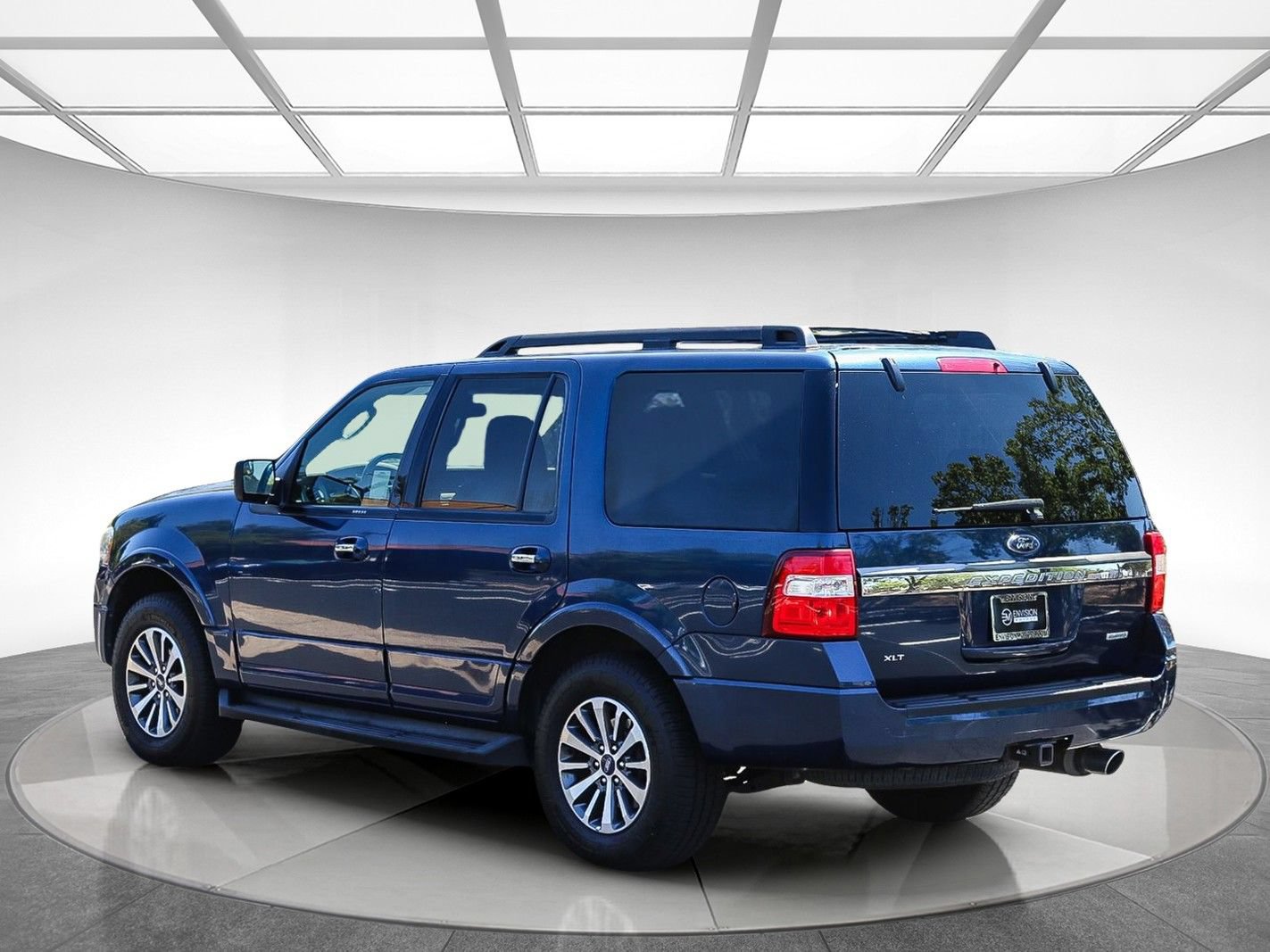 Used 2017 Ford Expedition XLT AWD/4WD image 2