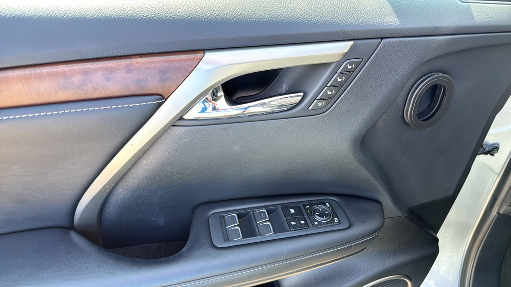 Used 2022 Lexus RX 350L Premium w/ Premium Package AWD/4WD image 11