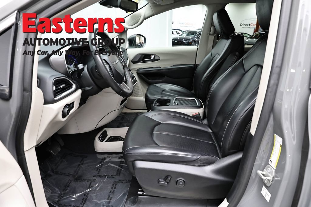 Used 2023 Chrysler Pacifica Touring-L FWD image 14