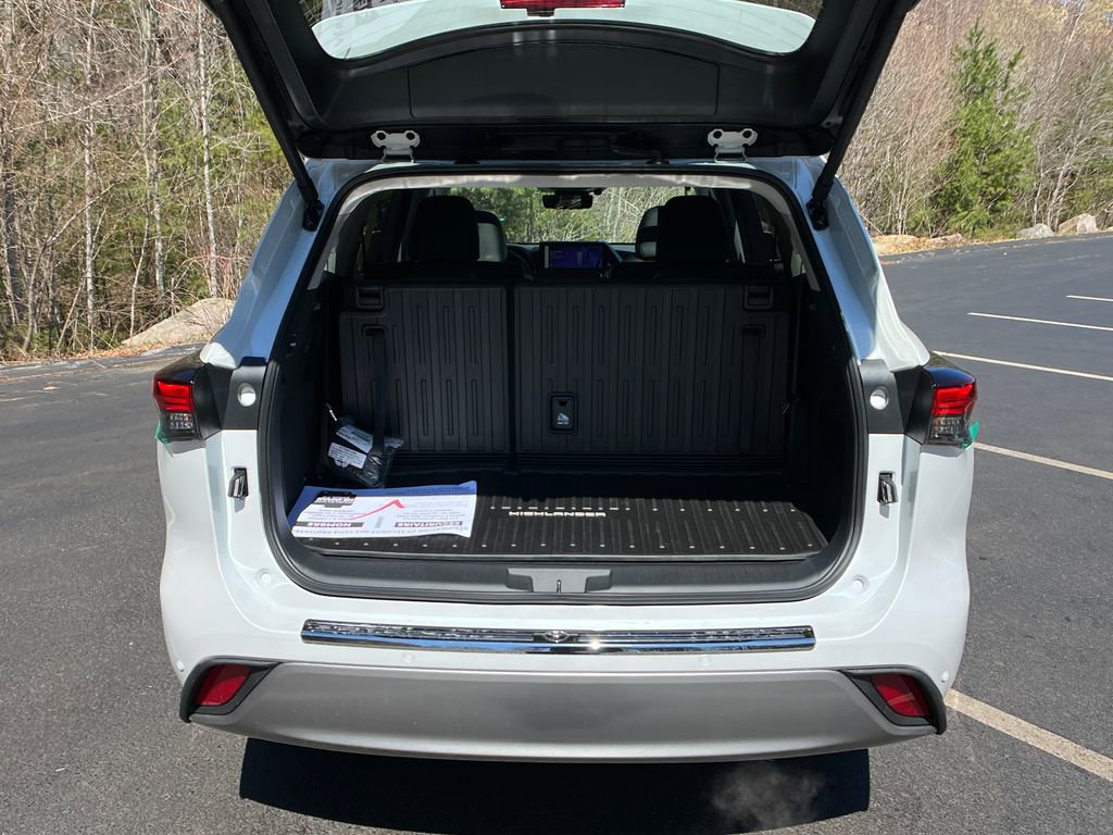 New 2026 Toyota Highlander Platinum image 25