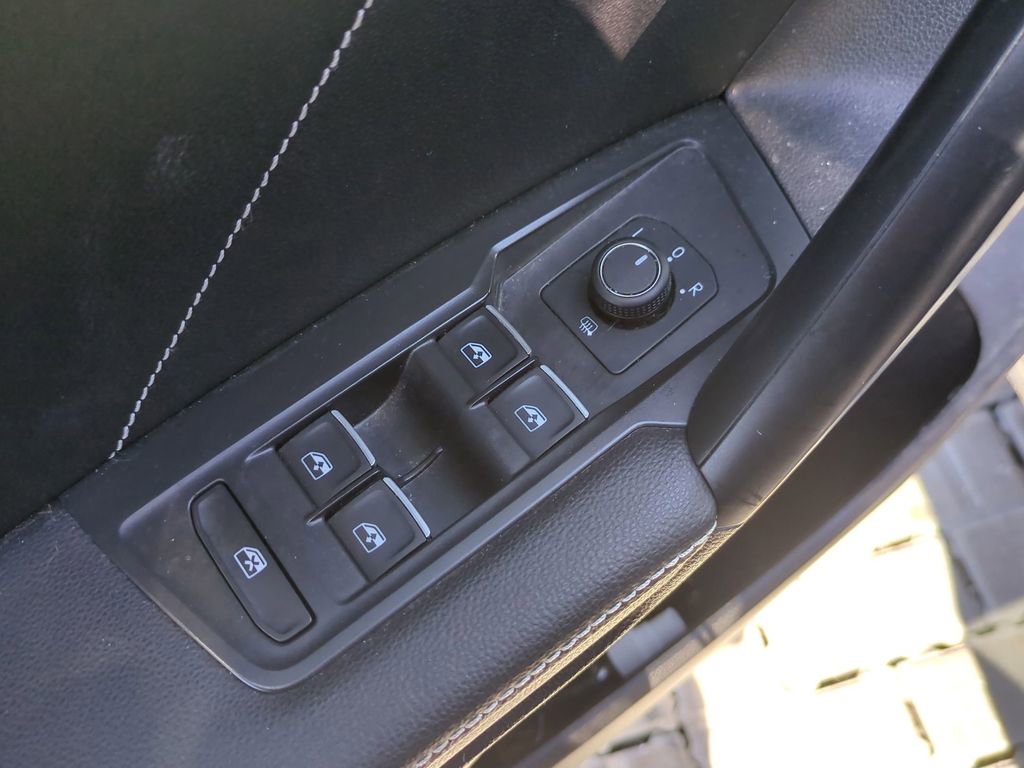 Used 2023 Volkswagen Tiguan SE R-Line image 13