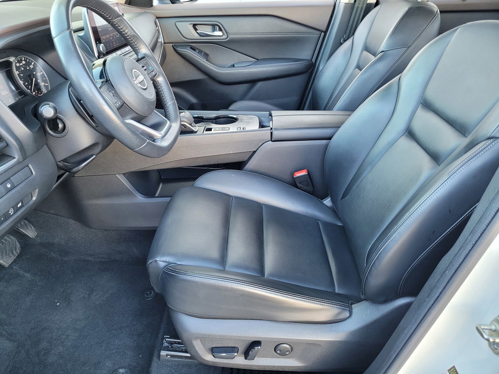 Certified 2023 Nissan Rogue SV w/ SV Premium B Package image 18