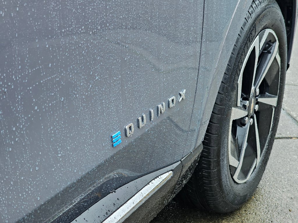 Used 2024 Chevrolet Equinox EV LT AWD/4WD image 11