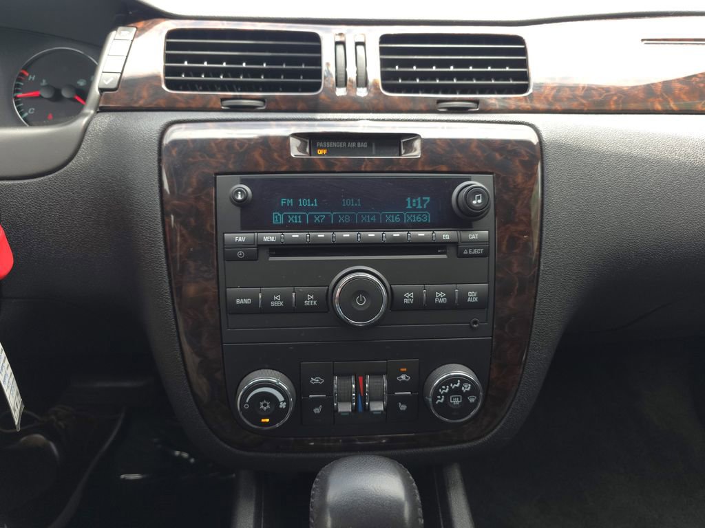 Used 2013 Chevrolet Impala LTZ FWD image 23