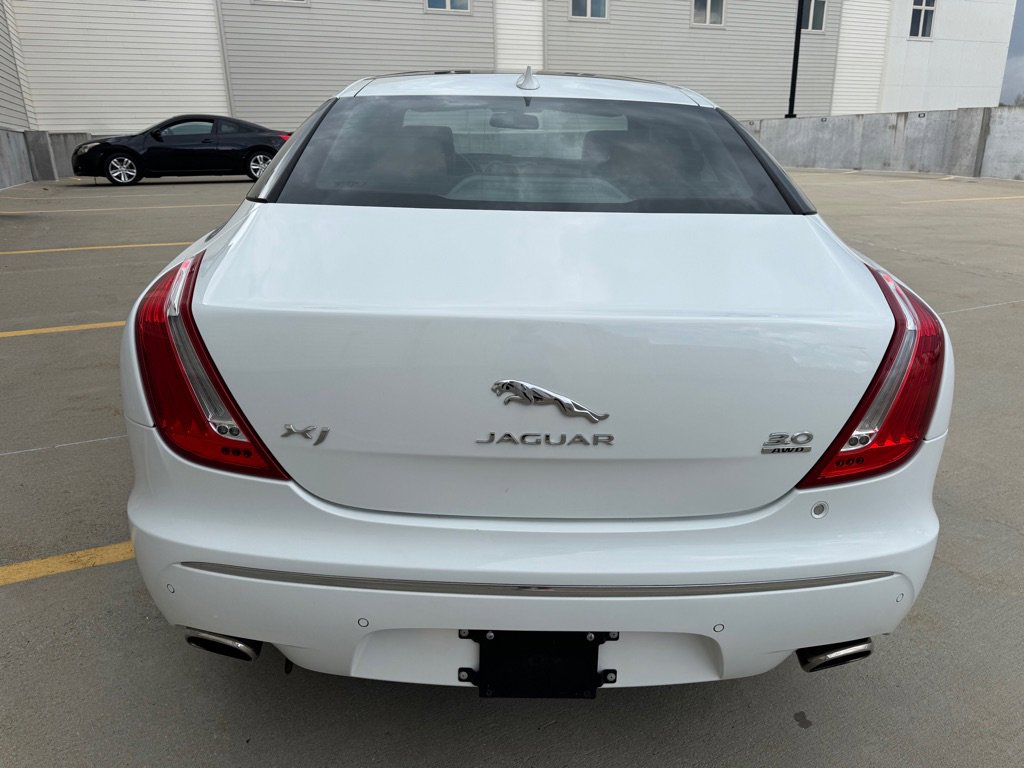 Used 2015 Jaguar XJ AWD image 4