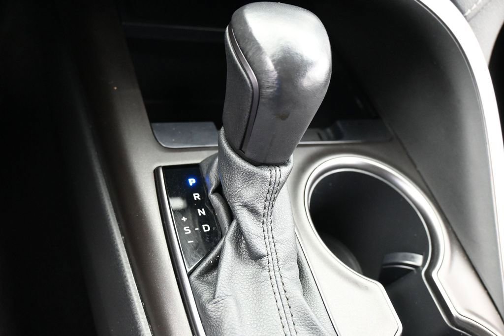 Used 2022 Toyota Camry SE FWD image 25