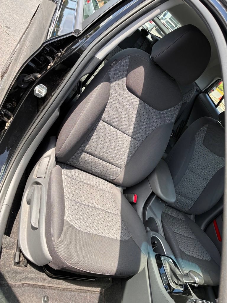Used 2019 Hyundai Ioniq Plug-In Hybrid FWD image 18