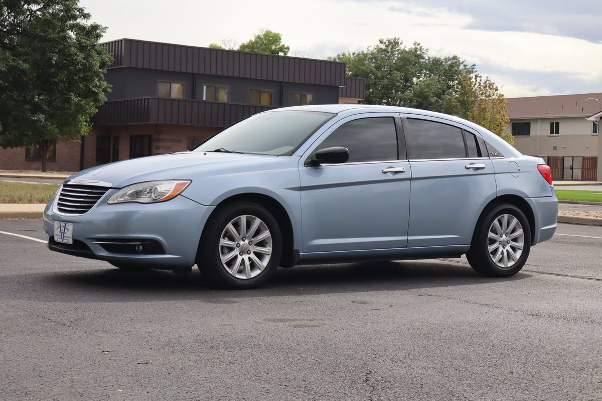 Used 2014 Chrysler 200 Limited FWD image 11