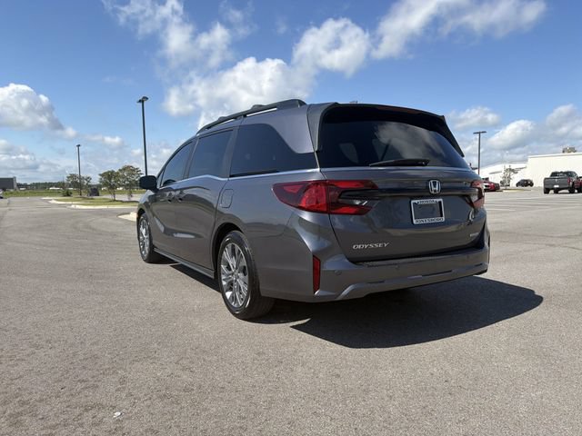 Used 2025 Honda Odyssey Touring image 3