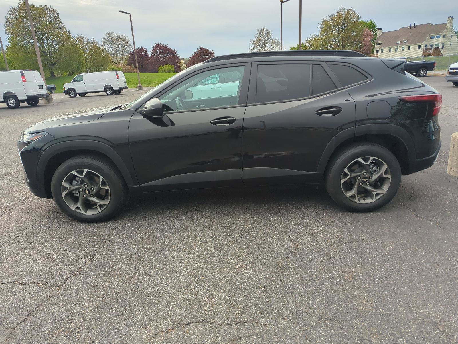 Used 2024 Chevrolet Trax LT w/ Driver Confidence Package FWD image 4