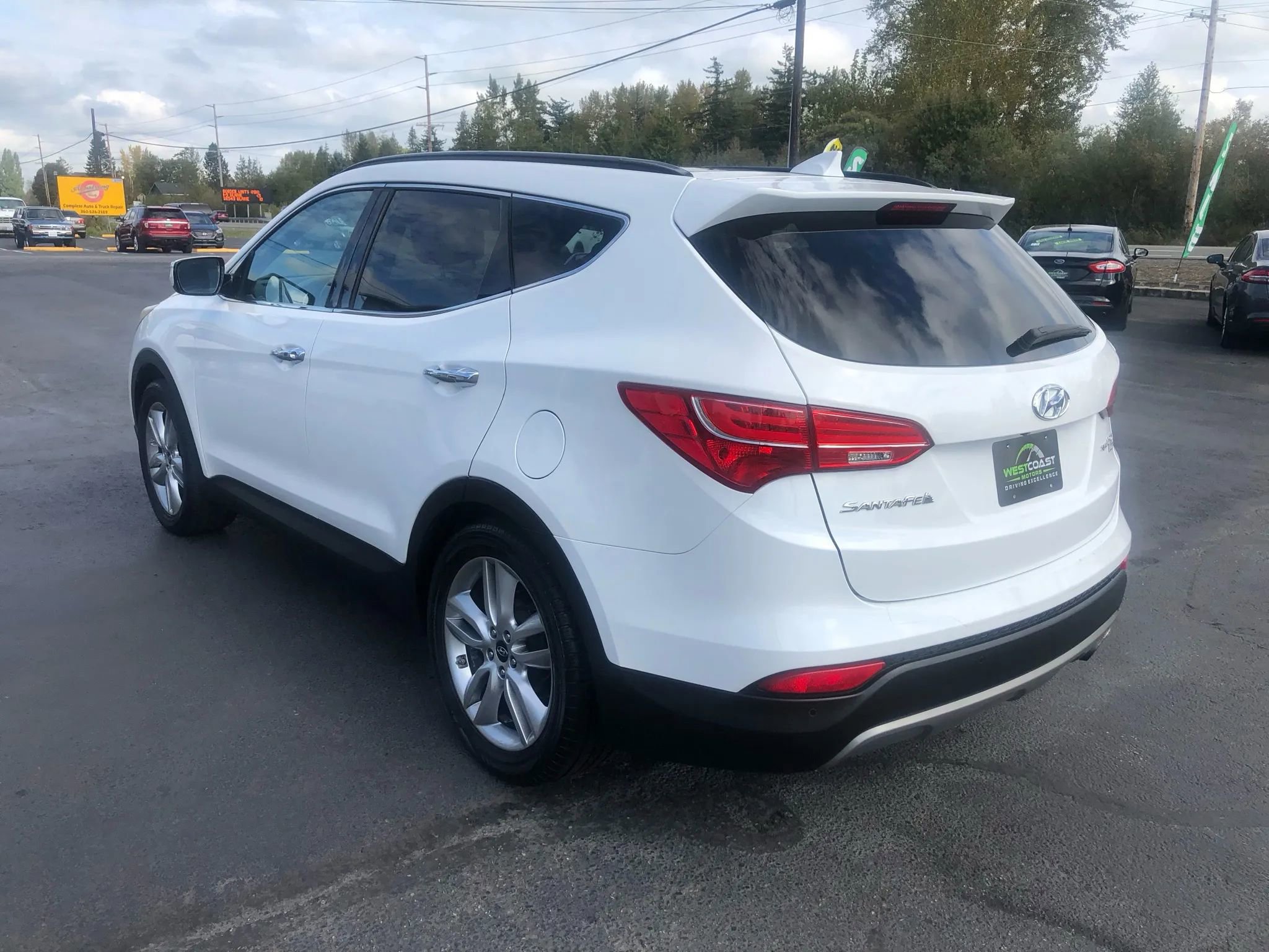 Used 2015 Hyundai Santa Fe Sport 2.0T w/ Option Group 05 FWD image 6