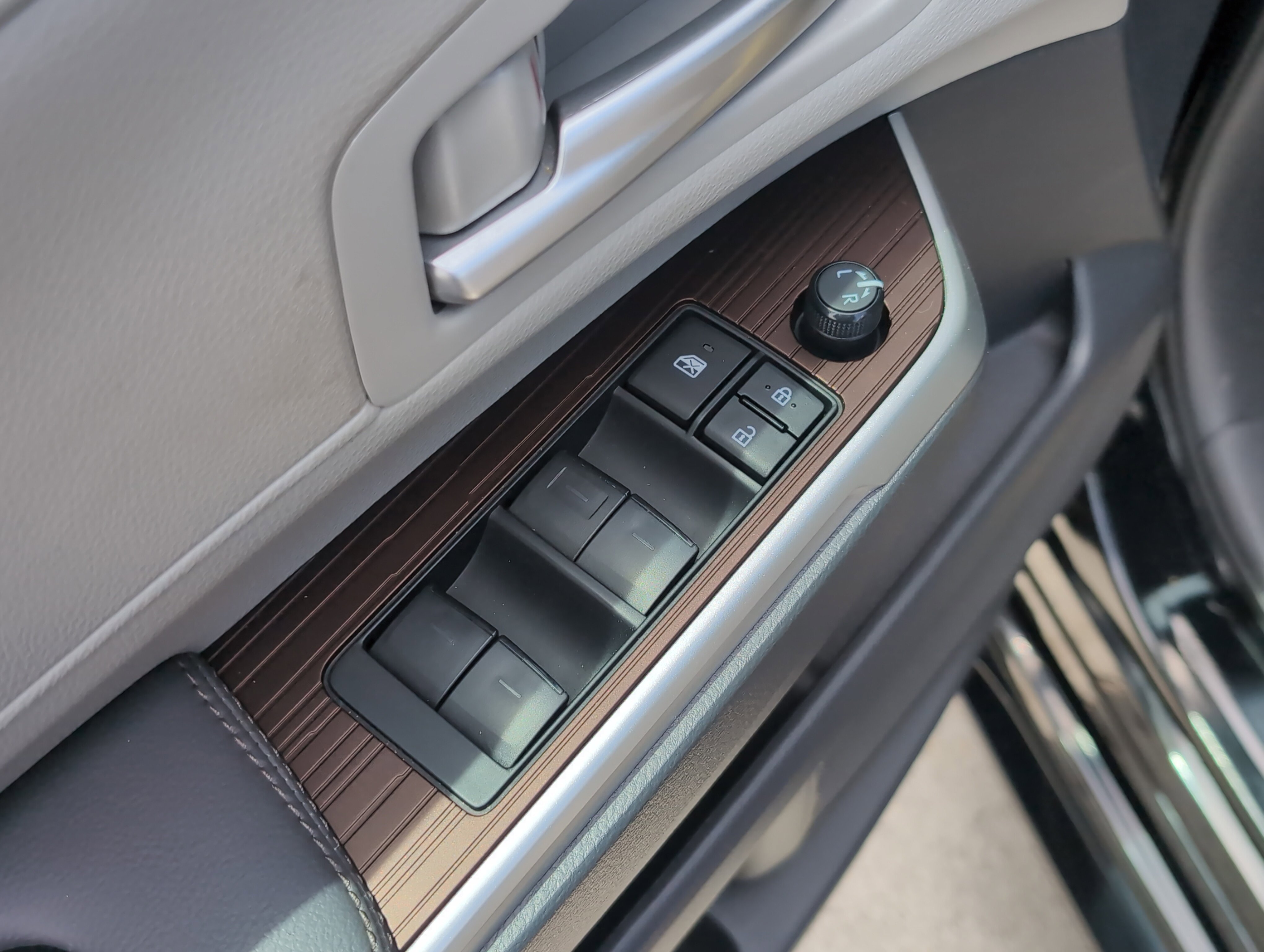 Certified 2023 Toyota Sienna XLE FWD image 15