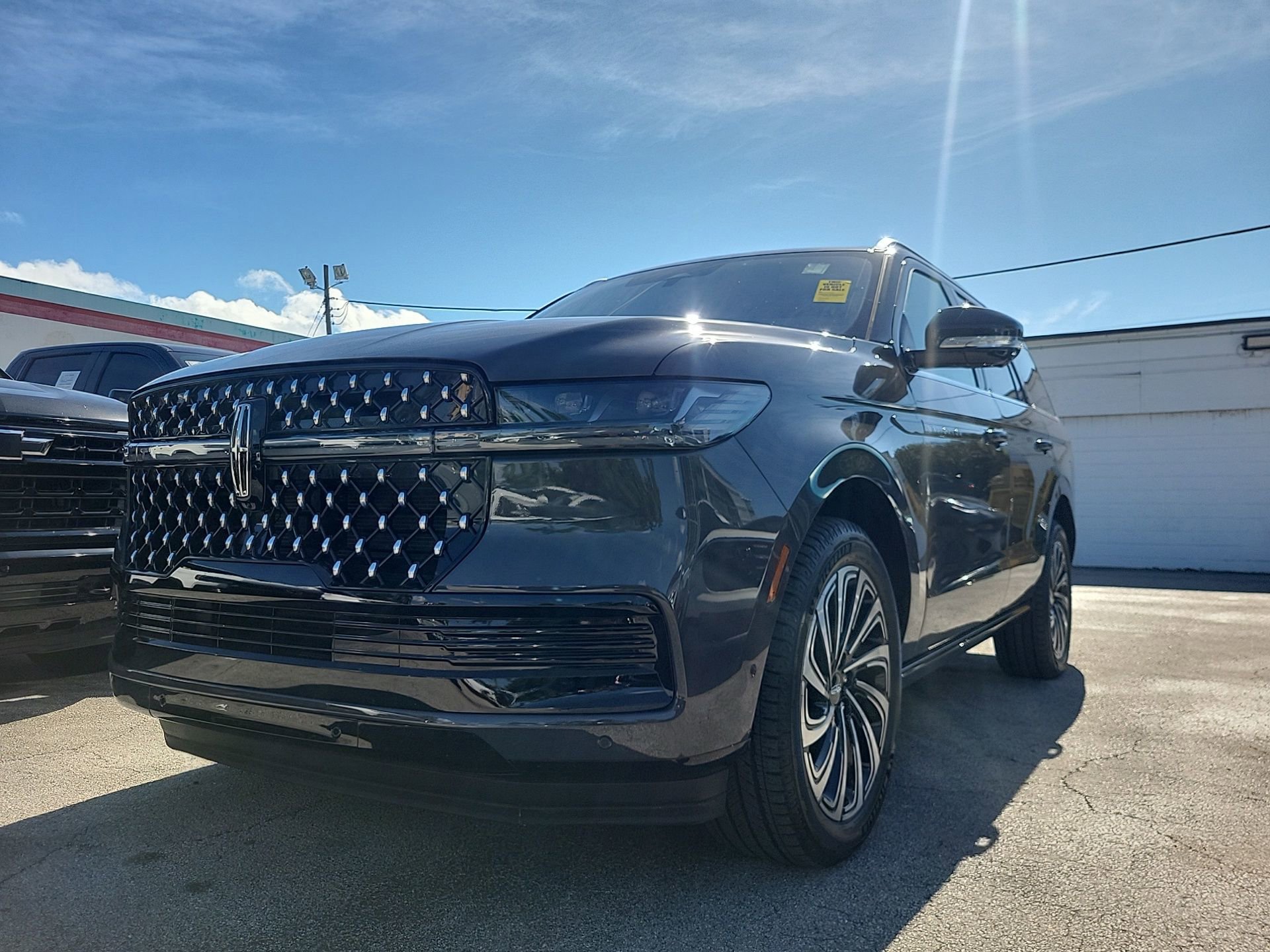 Used 2025 Lincoln Navigator Black Label image 3