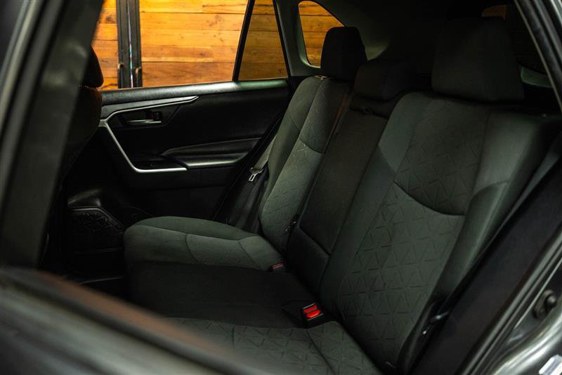 Used 2022 Toyota RAV4 XLE w/ Convenience Package FWD image 11