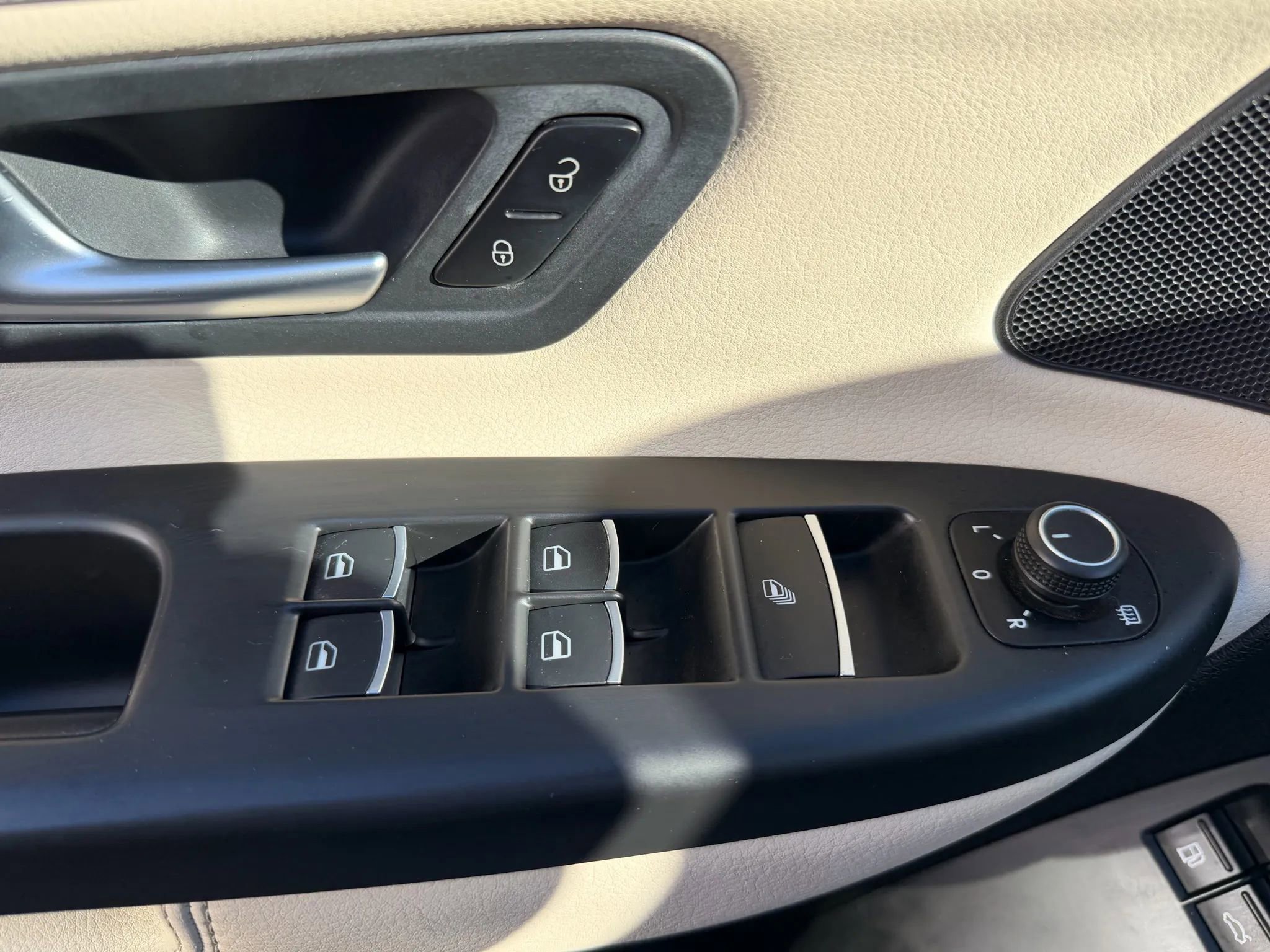 Used 2015 Volkswagen Eos Final Edition image 12