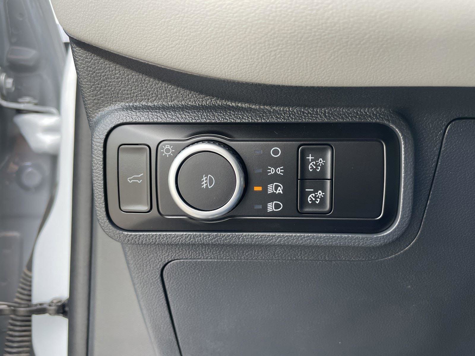 Used 2013 Ford Taurus SEL FWD image 19