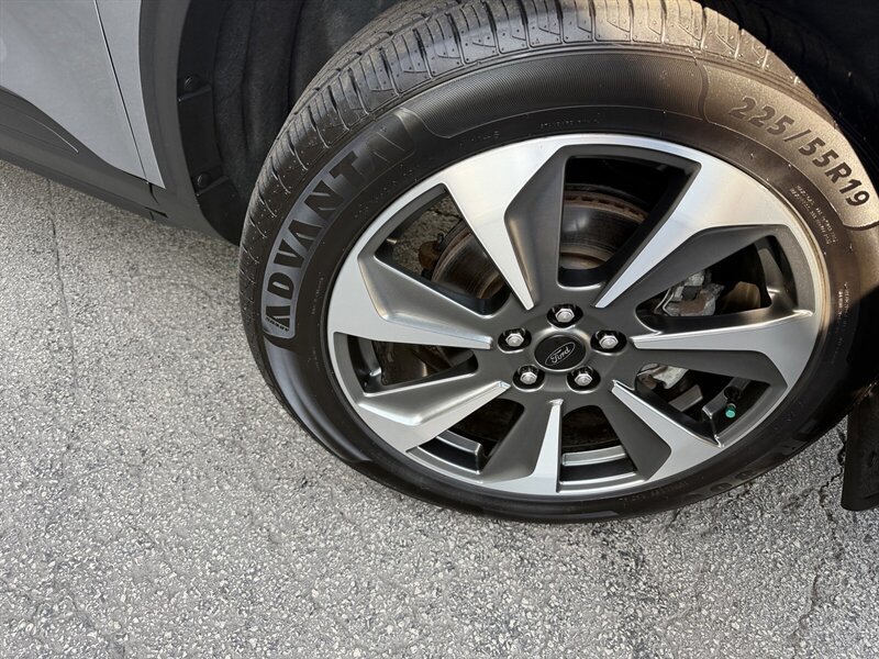 Used 2024 Ford Escape Platinum AWD/4WD image 10