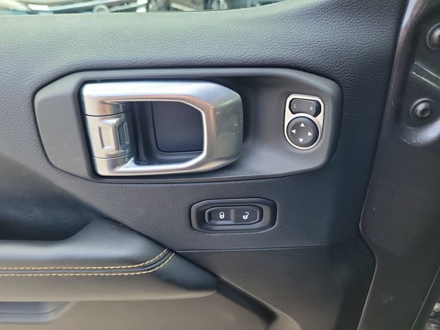 Used 2025 Jeep Wrangler Unlimited Sahara AWD/4WD image 16