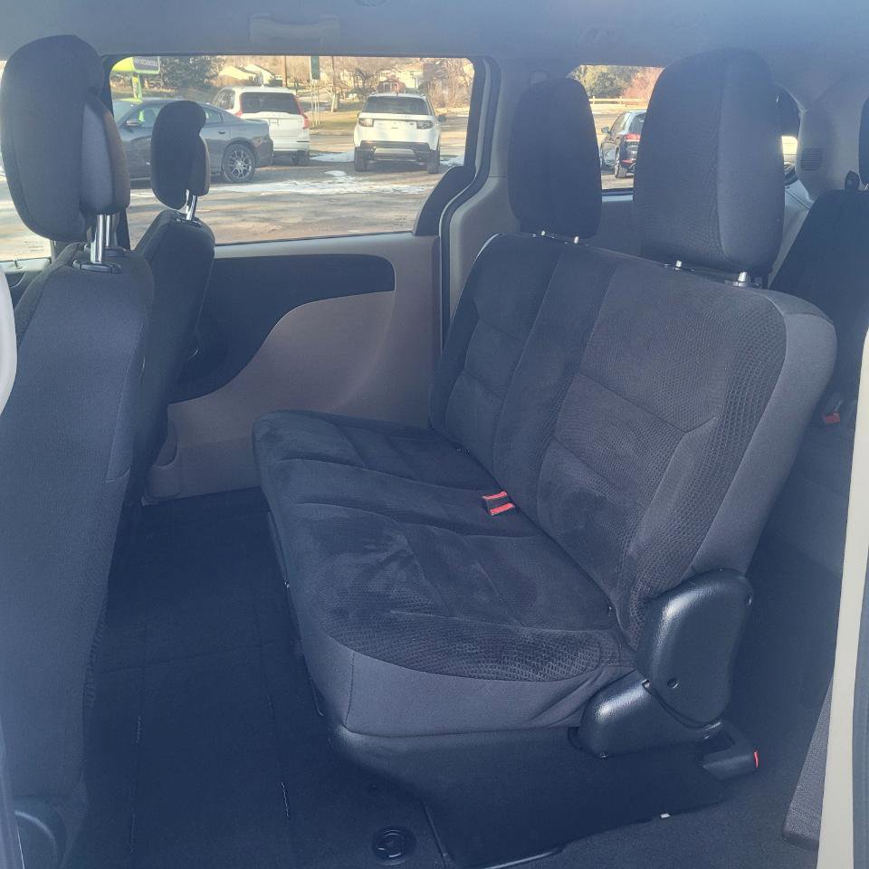 Used 2018 Dodge Grand Caravan SE w/ UConnect Hands-Free Group image 25