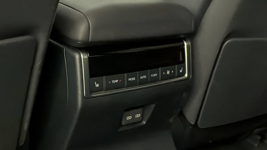 Used 2024 Lexus GX 550 w/ Accessory Package (2T) AWD/4WD image 21