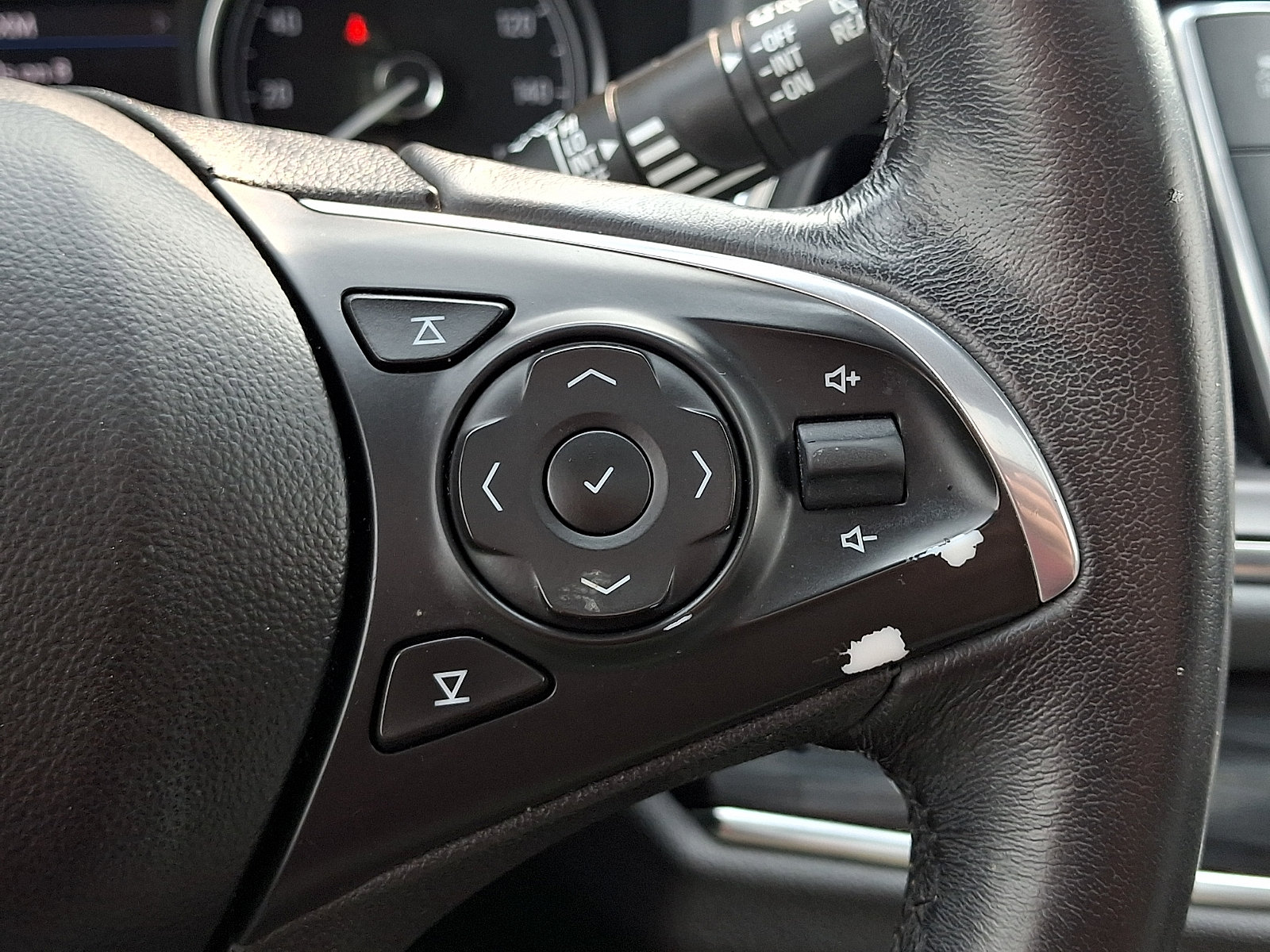 Used 2020 Buick Enclave Essence w/ Sound and Sites Package FWD image 29