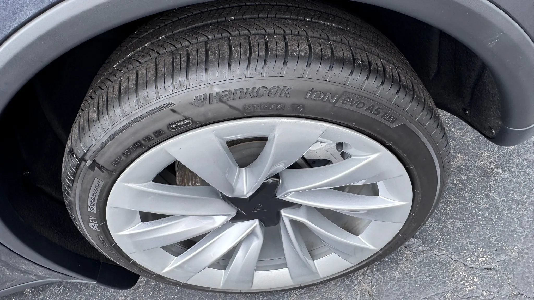Used 2026 Tesla Model Y AWD image 36