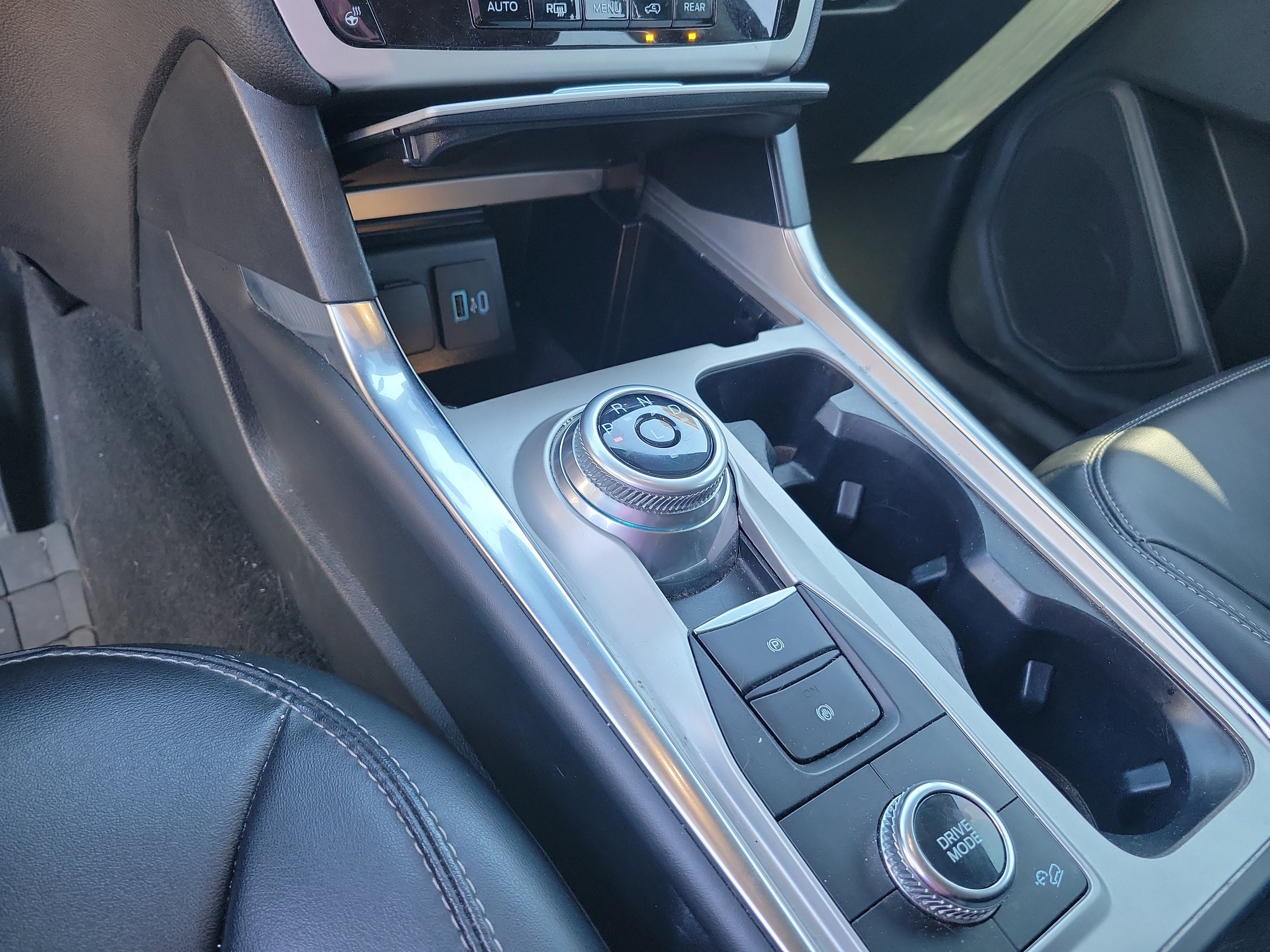 Used 2022 Ford Explorer XLT w/ Equipment Group 202A image 15
