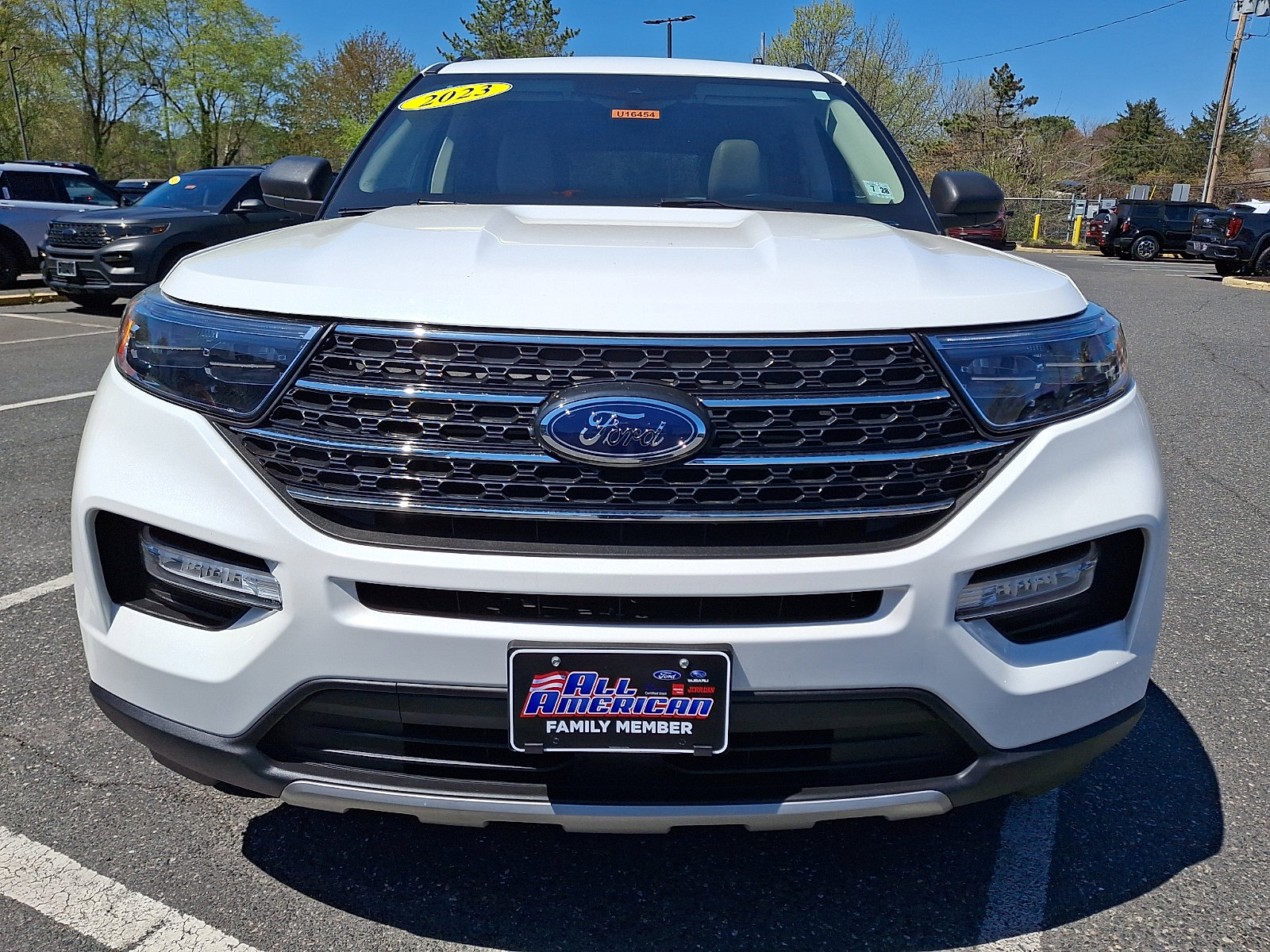 Certified 2023 Ford Explorer XLT w/ Equipment Group 202A AWD/4WD image 3