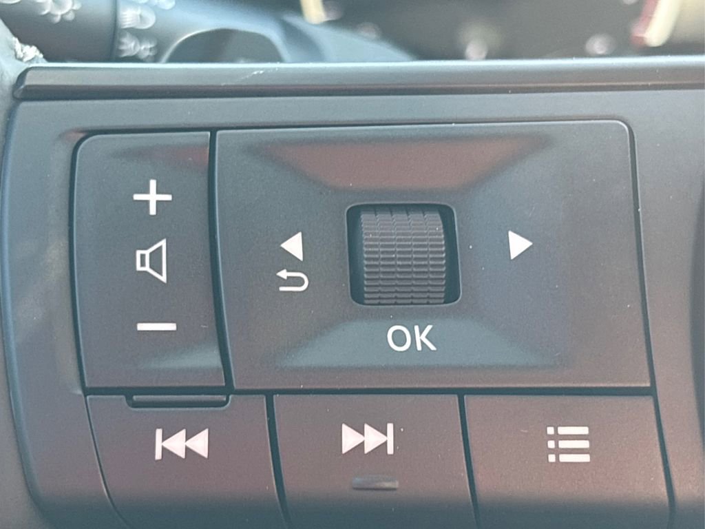 New 2025 Nissan Pathfinder SV image 27