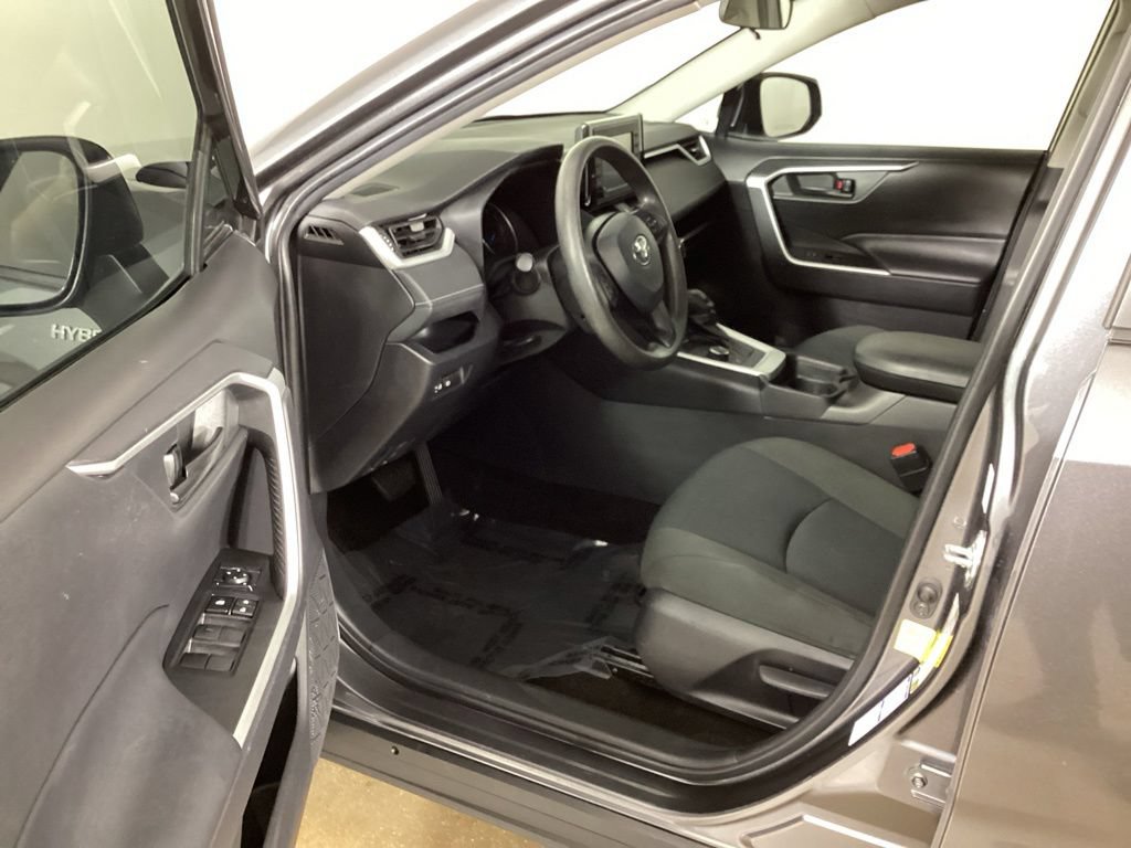 Used 2021 Toyota RAV4 LE AWD/4WD image 11