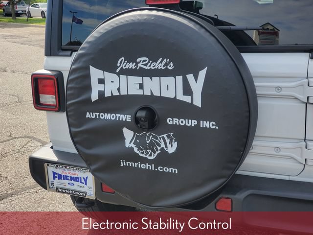 Used 2022 Jeep Wrangler Unlimited Sahara AWD/4WD image 34