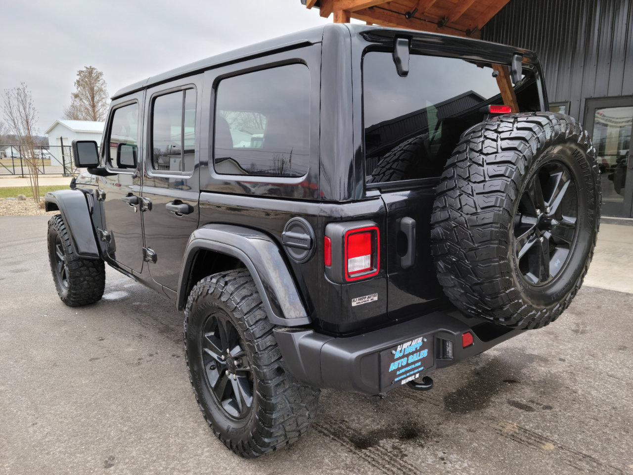 Used 2021 Jeep Wrangler Unlimited Sahara image 6
